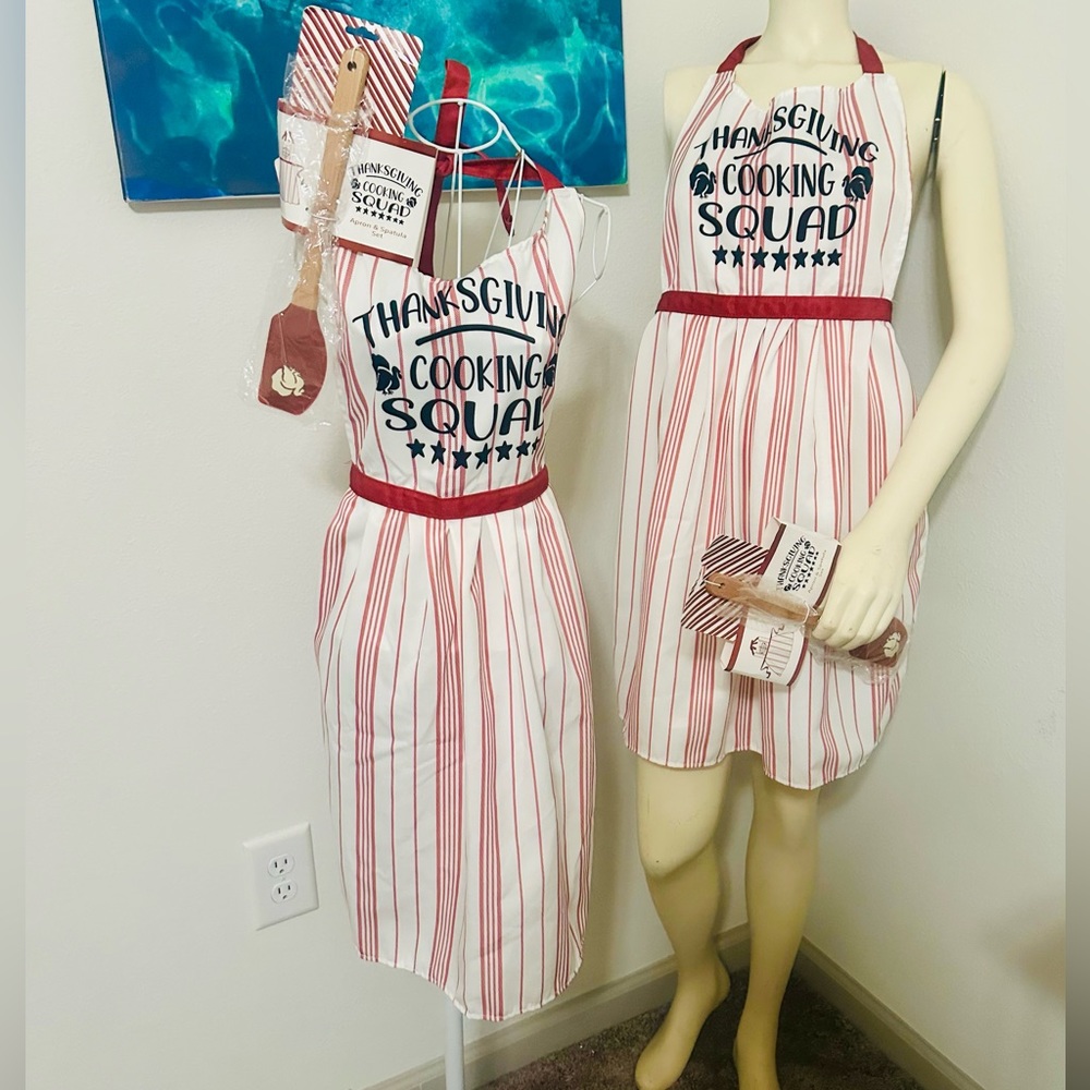 BRAND NEW! Set of 2 Thanksgiving Apron w/ Spatula!